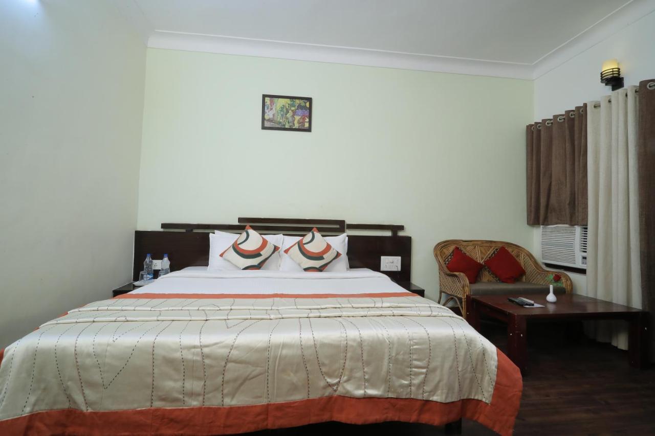 Hotel Vivek Continental Gwalior Ngoại thất bức ảnh