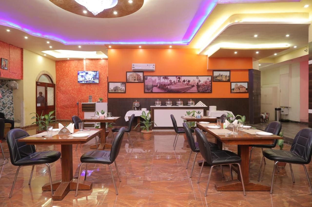 Hotel Vivek Continental Gwalior Ngoại thất bức ảnh