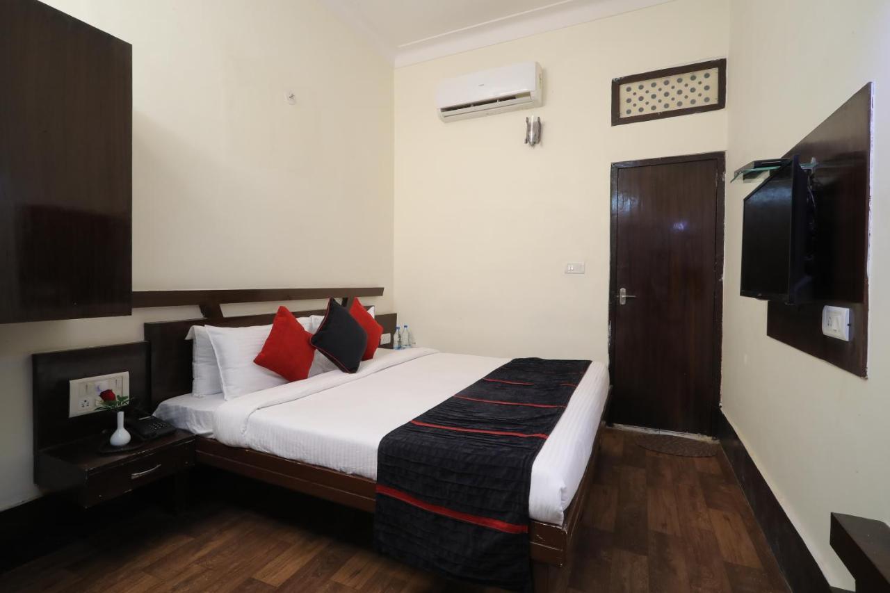 Hotel Vivek Continental Gwalior Ngoại thất bức ảnh