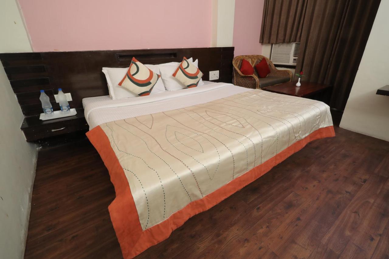 Hotel Vivek Continental Gwalior Ngoại thất bức ảnh
