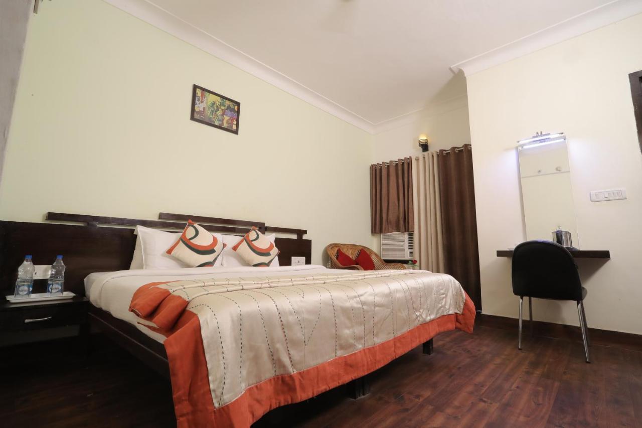 Hotel Vivek Continental Gwalior Ngoại thất bức ảnh