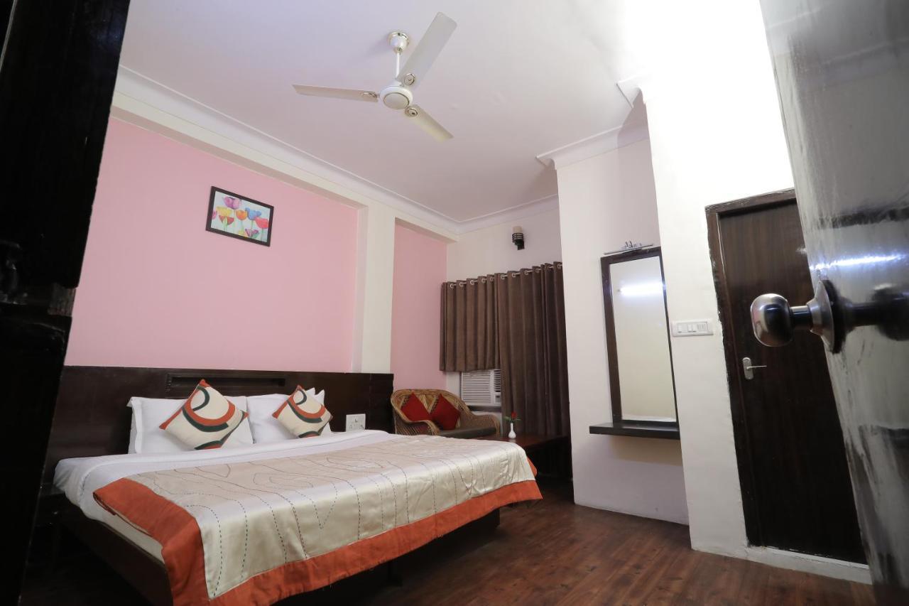Hotel Vivek Continental Gwalior Ngoại thất bức ảnh