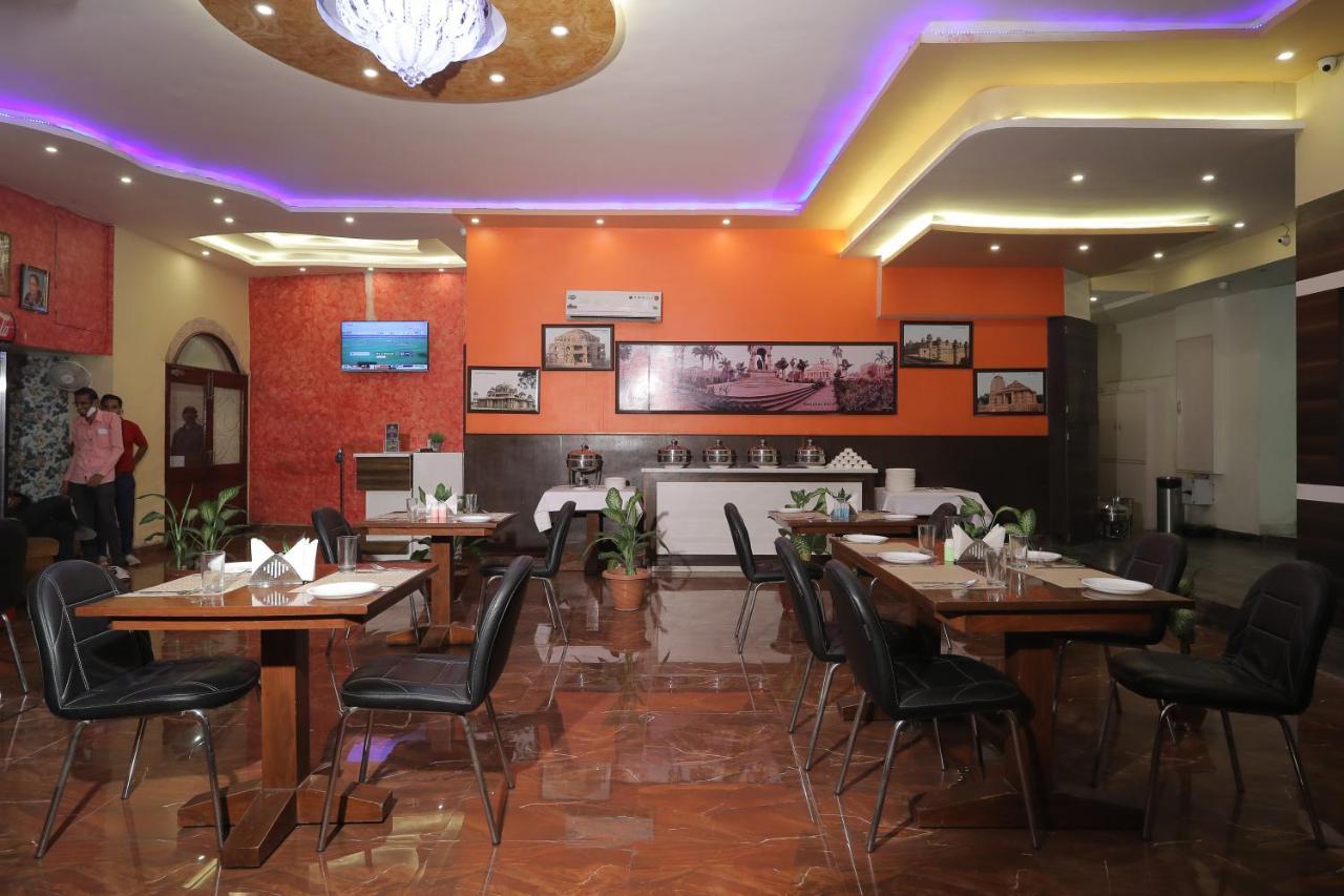 Hotel Vivek Continental Gwalior Ngoại thất bức ảnh