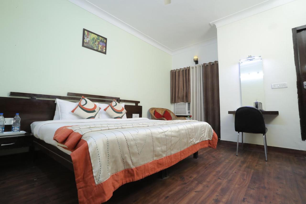 Hotel Vivek Continental Gwalior Ngoại thất bức ảnh